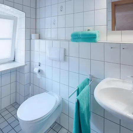 Hof In L I E B E S D O R F