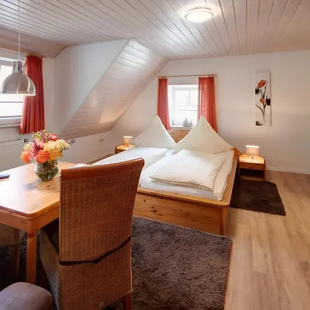 Hof In L I E B E S D O R F בית חווה