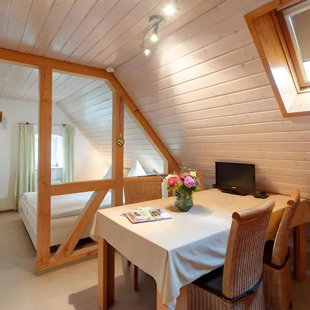 Hof In L I E B E S D O R F